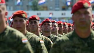 Svečano postrojavanje na stadionu u Kranjčevićevoj u povodu Dana Oružanih snaga Republike Hrvatske. Foto. PIXSELL Svečano postrojavanje na stadionu u Kranjčevićevoj u povodu Dana Oružanih snaga Republike Hrvatske. Foto. PIXSELL