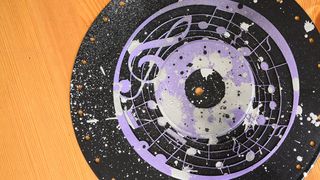 Miljana Jovičić proizvodi torbice od starih gramofonskih ploča