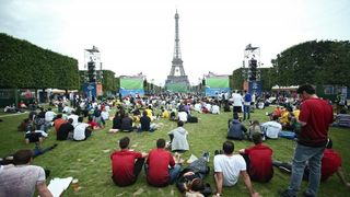 EURO 2016: Fan zona pored Eiffelovog tornja. Photo: Sanjin Strukić/PIXSELL EURO 2016: Fan zona pored Eiffelovog tornja. Photo: Sanjin Strukić/PIXSELL
