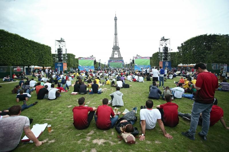 EURO 2016: Fan zona pored Eiffelovog tornja. Photo: Sanjin Strukić/PIXSELL EURO 2016: Fan zona pored Eiffelovog tornja. Photo: Sanjin Strukić/PIXSELL