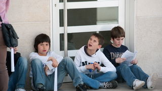 Zadar, 290312.
Danas se u kulturnoj udruzi / centru ” Planet BB ” odrzala audicija za ulogu u popularnoj TV seriji “Larin izbor”. Sudjelovali su djecaci u dobi 6 – 10 godina.
Na fotografiji: djecaci cekaju red za audiciju.
Foto: Luka Gerlanc / CROPIX Zadar, 290312.
Danas se u kulturnoj udruzi / centru ” Planet BB ” odrzala audicija za ulogu u popularnoj TV seriji “Larin izbor”. Sudjelovali su djecaci u dobi 6 – 10 godina.
Na fotografiji: djecaci cekaju red za audiciju.
Foto: Luka Gerlanc / CROPIX