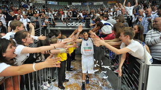 Zadar, 260513.
Dvorana Kresimira Cosica. 
3. polufinalna utakmica prvenstva Hrvatske izmedju KK Zadar i KK Cedevita.
Na fotografiji: slavlje Zadrana.
Foto: Luka Gerlanc / CROPIX