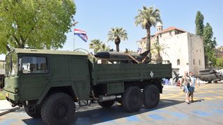 RTOP Vukovar i Kiowa Warrior na splitskoj rivi RTOP Vukovar i Kiowa Warrior na splitskoj rivi