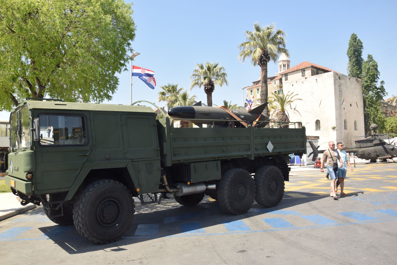 RTOP Vukovar i Kiowa Warrior na splitskoj rivi RTOP Vukovar i Kiowa Warrior na splitskoj rivi