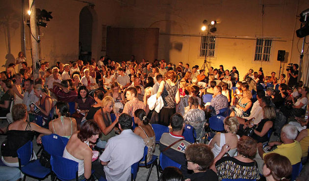 Predstava Hamleta u selu Mrduša Donja