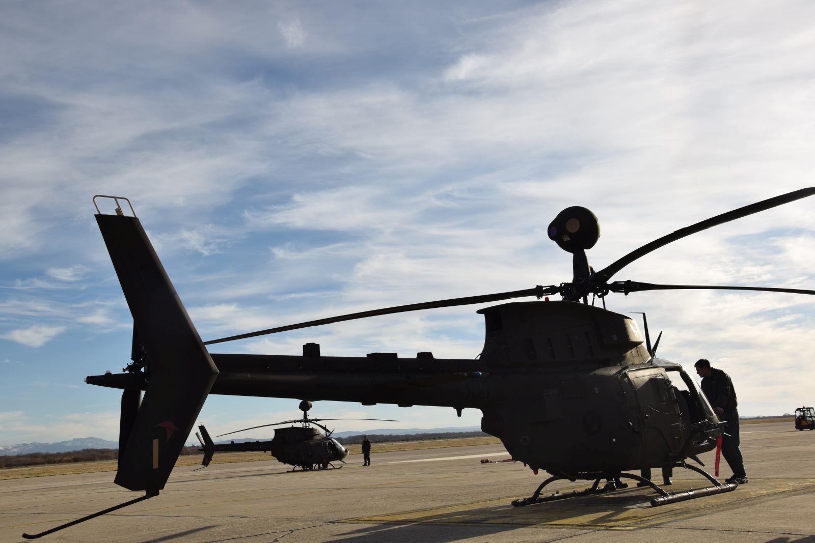 Letačka obuka nove skupine pilota na Kiowama