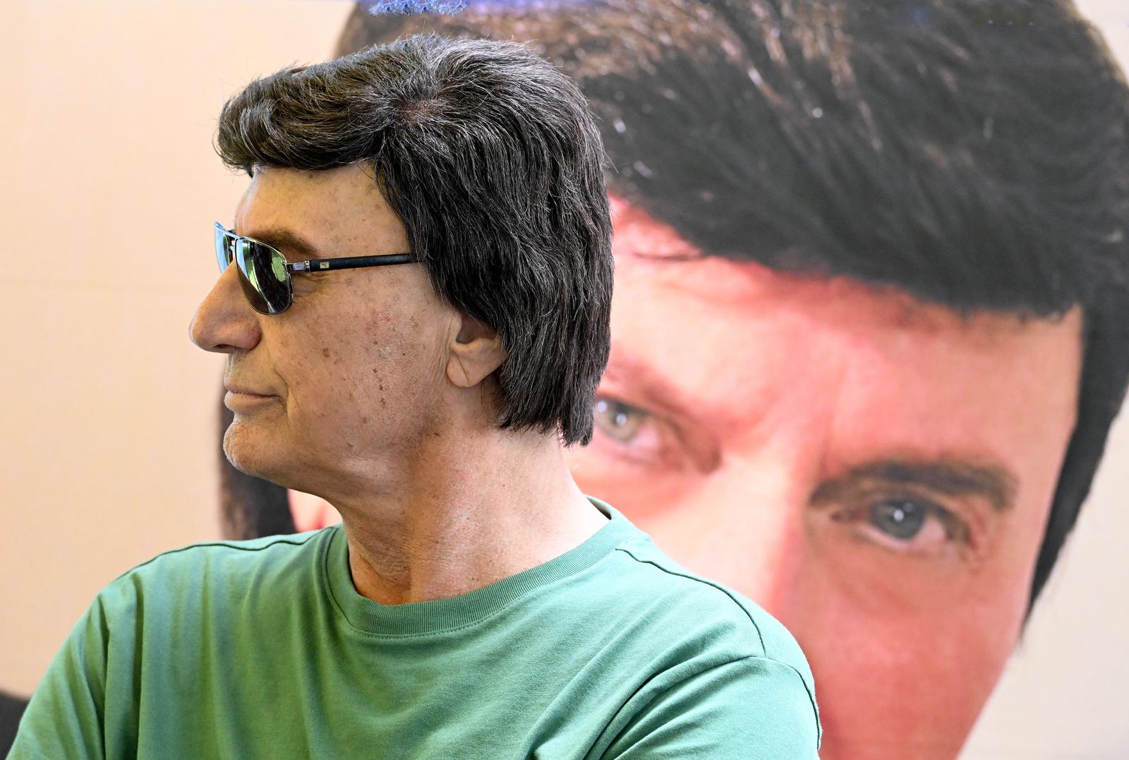 U Croatia Records-u odrzana je promocija novog albuma pjevaca Duska Lokina. U Croatia Records-u odrzana je promocija novog albuma pjevaca Duska Lokina.