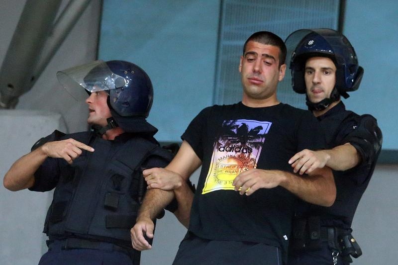 Intervencija policije na tribini s navijačima Zadra na utakmici Cibone i Zadra (80-71). Photo: Goran Stanzl/PIXSELL Intervencija policije na tribini s navijačima Zadra na utakmici Cibone i Zadra (80-71). Photo: Goran Stanzl/PIXSELL