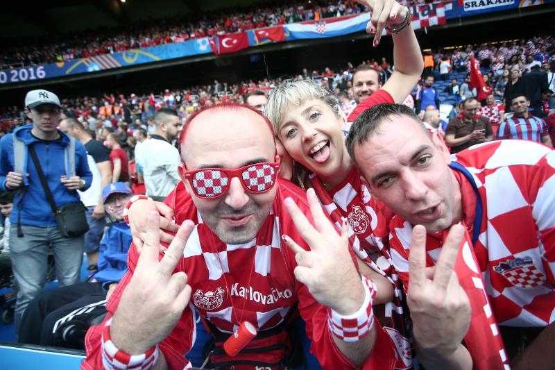 Slavlje igrača i navijača nakon pobjede nad Turskom. Photo: Goran Stanzl/PIXSELL Slavlje igrača i navijača nakon pobjede nad Turskom. Photo: Goran Stanzl/PIXSELL