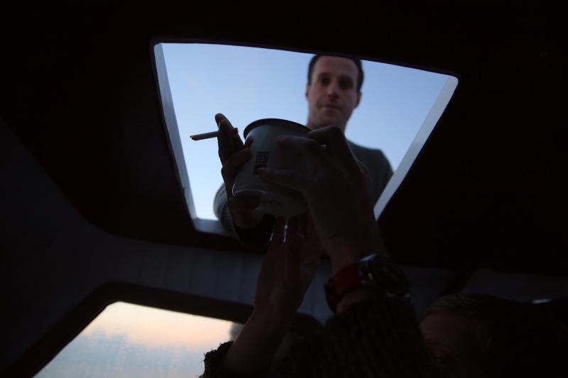 22.12.2013., Zadar – Neobicno toplo vrijeme za prve dane zime dodatni je poticaj za otisnuti se na more i uloviti koju lignju za Badnju vecer. Iako zbog oseke gotovo da nisu mogli isploviti, dva Privlacanca na nedjeljno poslijepodne udaljila su se od ob