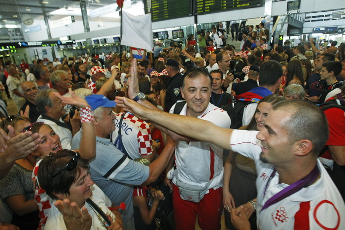 Zagreb, 130812.
Pleso.
Povratak Hrvatske olimpijske delegacije u Zagreb sa Olimpijskih igara u Londonu.
Na fotografiji: Slavko Goluza.
Foto: Goran Mehkek / CROPIX Zagreb, 130812.
Pleso.
Povratak Hrvatske olimpijske delegacije u Zagreb sa Olimpijskih igara u Londonu.
Na fotografiji: Slavko Goluza.
Foto: Goran Mehkek / CROPIX