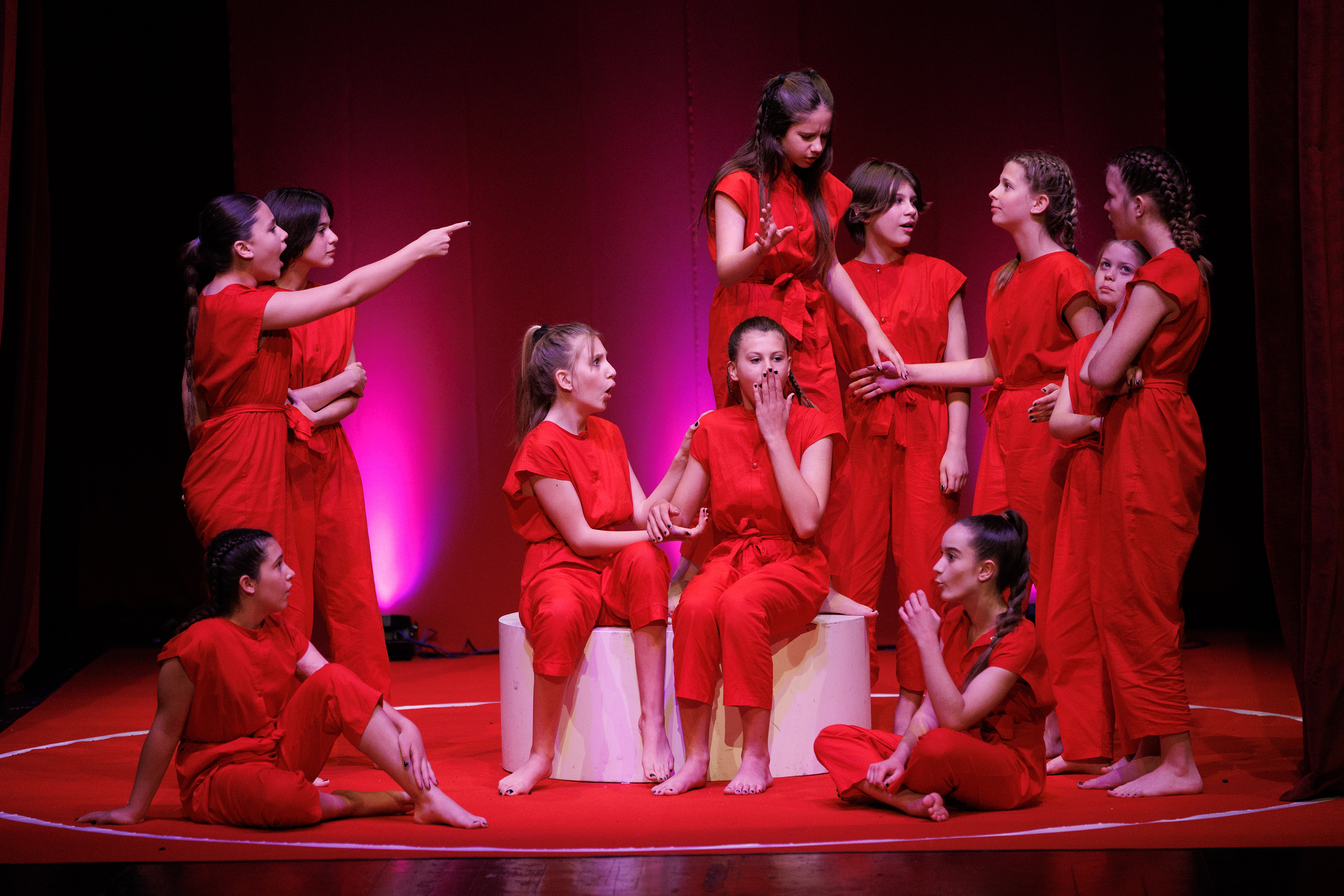 Igrajmo se: Zabranjeno mlađima od 15 strana A