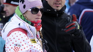 Kitzbuhel, 210111.
Fis Audi World Cup, Svjetski skijaski kup u Kitzbuhelu utrka Super G.
Na slici: Janica Kostelic sa deckom iz Svicarske Daniel Haimerle.
Foto: Drago Sopta / CROPIX Kitzbuhel, 210111.
Fis Audi World Cup, Svjetski skijaski kup u Kitzbuhelu utrka Super G.
Na slici: Janica Kostelic sa deckom iz Svicarske Daniel Haimerle.
Foto: Drago Sopta / CROPIX