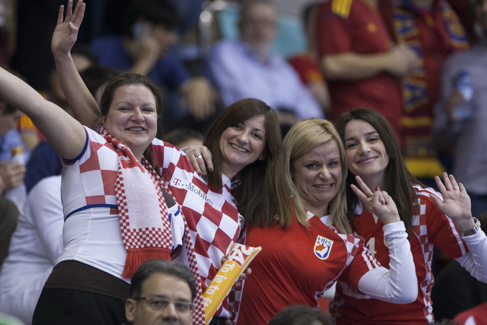 Zaragoza, Spanjolska, 230113.
Gradska dvorana Principe Felipe.
Svjetsko prvenstvo u rukometu za muskarce Spanjolska 2013.
Utakmica cetvrtfinala izmedju reprezentacija Hrvatske i Francuske.
Na fotografiji: hrvatski navijaci.
Foto: Ante Cizmic / CROPIX Zaragoza, Spanjolska, 230113.
Gradska dvorana Principe Felipe.
Svjetsko prvenstvo u rukometu za muskarce Spanjolska 2013.
Utakmica cetvrtfinala izmedju reprezentacija Hrvatske i Francuske.
Na fotografiji: hrvatski navijaci.
Foto: Ante Cizmic / CROPIX