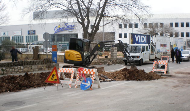 Radovi na elektroinstalacijama u Ulici Petra Svačića (Foto: V. Pletikosić)