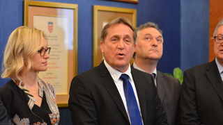 Gradonačelnik Kalmeta primio obitelj Ćosić i sudionike završnice Krešinog Kupa Gradonačelnik Kalmeta primio obitelj Ćosić i sudionike završnice Krešinog Kupa