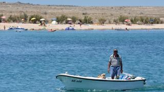 Ražančani saniraju štete nakon orkanske bure. Photo: Dino Stanin/PIXSELL