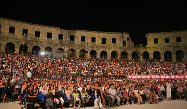 Puna pulska arena ( foto: tportal.hr)