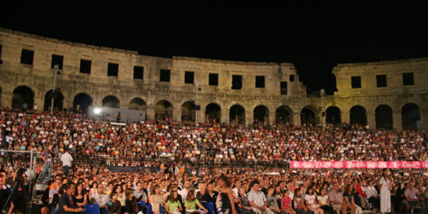 Puna pulska arena ( foto: tportal.hr) Puna pulska arena ( foto: tportal.hr)
