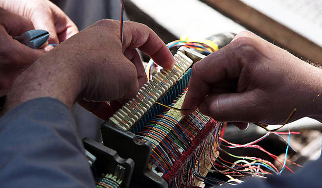 Telekomunikacije – Radovi T-Com, kabeli, telefonija, internet
Poluotok – ispred konobe Skoblar – Puknuta cijev od vode poplavila kabele za telekomunikaciju nanjevsi stetu na vodovima