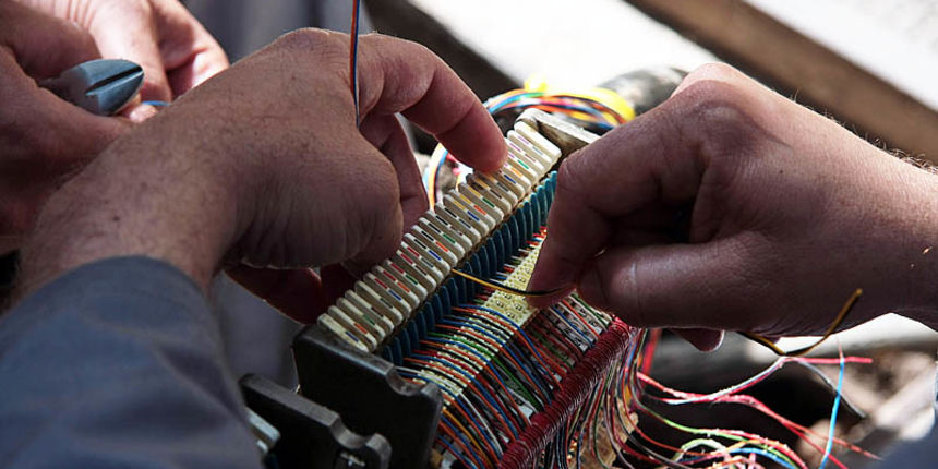 Telekomunikacije – Radovi T-Com, kabeli, telefonija, internet
Poluotok – ispred konobe Skoblar – Puknuta cijev od vode poplavila kabele za telekomunikaciju nanjevsi stetu na vodovima Telekomunikacije – Radovi T-Com, kabeli, telefonija, internet
Poluotok – ispred konobe Skoblar – Puknuta cijev od vode poplavila kabele za telekomunikaciju nanjevsi stetu na vodovima