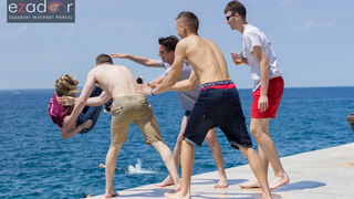 Ludijada zadarskih maturanata na Pozdravu suncu i Morskim orguljama