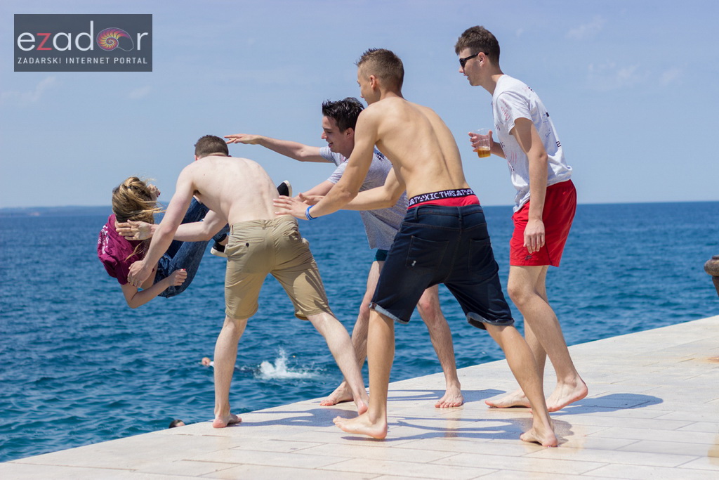 Ludijada zadarskih maturanata na Pozdravu suncu i Morskim orguljama