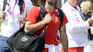 Zagreb, 130812.
Zracna luka Pleso.
Povratak Hrvatskih sportasa u Zagreb sa Olimpijskih igara u Londonu.
Na slici: Na povratku iz Londona sa Olimpijskih Igara, vecina hrvatskih sportasa se vraca avionskim letom Croatie Airlinesa za Zagreb.
Ivano Balic.
Fo Zagreb, 130812.
Zracna luka Pleso.
Povratak Hrvatskih sportasa u Zagreb sa Olimpijskih igara u Londonu.
Na slici: Na povratku iz Londona sa Olimpijskih Igara, vecina hrvatskih sportasa se vraca avionskim letom Croatie Airlinesa za Zagreb.
Ivano Balic.
Fo