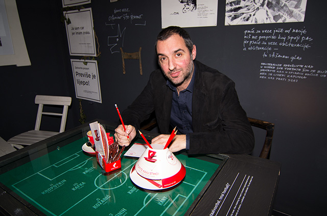 Više od 30.000 ljudi diljem Hrvatske sudjelovalo je 2015. godine u Julius Meinl Poetry projektu te pisanju stihova. A priliku da prvi svoju kavu u 2015. godini plaćaju stihovima imali su Milana Vlaović, Jelena Veljača, Judita Franković, Enes Vejzović, And