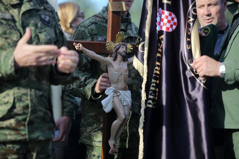 Kolonom sjećanja i polaganjem vijenaca obilježena 23. obljetnica stradanja Škabrnje, Foto: Filip Brala/PIXSELL Kolonom sjećanja i polaganjem vijenaca obilježena 23. obljetnica stradanja Škabrnje, Foto: Filip Brala/PIXSELL