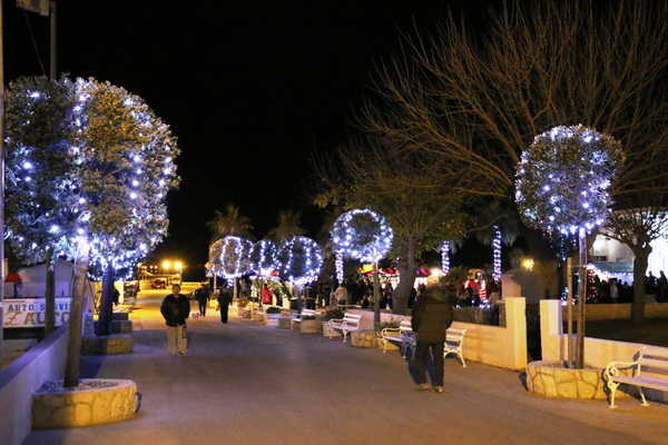 Paljenjem prve adventske svijeće i prigodnim zabavnim programom započela manifestacija Advent na otoku Viru