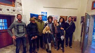Galerija Kapetanova kula: Svečano otvorenje izložbe “Rastočeno vrime” Stipe Suraća. Foto: Mladen Radolović Mrlja Galerija Kapetanova kula: Svečano otvorenje izložbe “Rastočeno vrime” Stipe Suraća. Foto: Mladen Radolović Mrlja