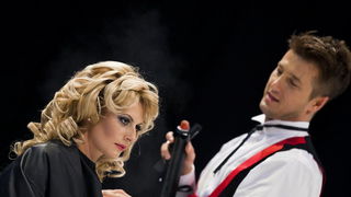 Zagreb, 250911.
U Areni Zagreb 24. i 25.09. odrzava se Beauty i Lifestyle Show, sajam ljepote.
Najveci show danas napravili su sarajevski frizeri.
Na slici: Sarajevo hair show.
Foto: Neja Markicevic / CROPIX Zagreb, 250911.
U Areni Zagreb 24. i 25.09. odrzava se Beauty i Lifestyle Show, sajam ljepote.
Najveci show danas napravili su sarajevski frizeri.
Na slici: Sarajevo hair show.
Foto: Neja Markicevic / CROPIX