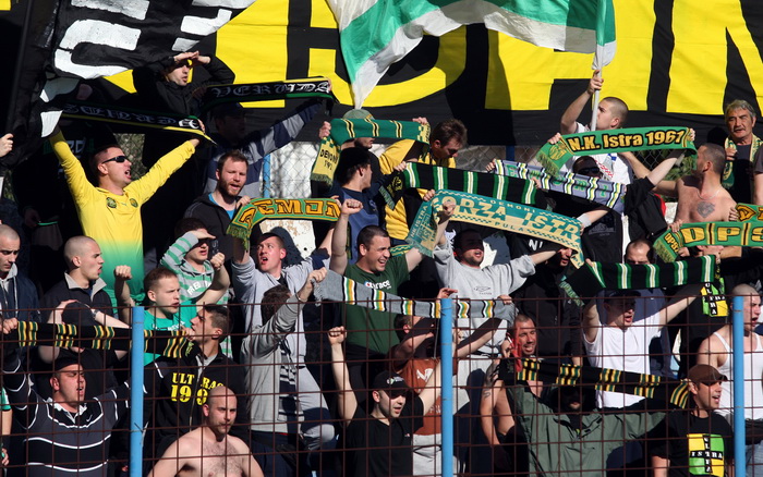 Zadar, 060413. 
Stadion na Stanovima.
Utakmica 26. kola prve HNL izmedju NK Zadar i NK Istra. Na fotografiji: navijaci Istre Demoni.
Foto: Jure Miskovic / CROPIX