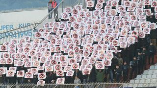 Bakljada i neredi na utakmici Hajduk – Dinamo