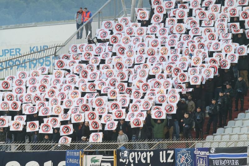 Bakljada i neredi na utakmici Hajduk – Dinamo