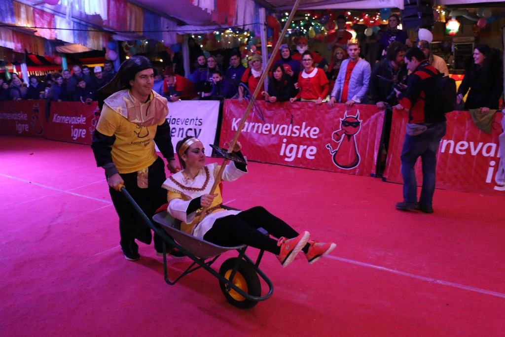 Virske maškare 2017: Karnevalske igre i koncert grupe Vista Virske maškare 2017: Karnevalske igre i koncert grupe Vista