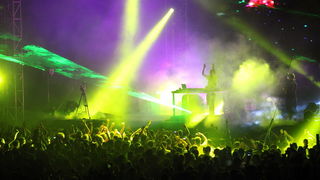 Zrce, 090711.
Na prvom hrvatskom Big Beach partyju na plazi Zrce nastupio je Fatboy Slim pred oko 10 tisuca posjetitelja. Fatboy Slim, DJ za siroke narodne mase. Svo vrijeme dvosatnog nastupa drzao je publiku u visokom ritmu tako da je ona svo vrijeme ple Zrce, 090711.
Na prvom hrvatskom Big Beach partyju na plazi Zrce nastupio je Fatboy Slim pred oko 10 tisuca posjetitelja. Fatboy Slim, DJ za siroke narodne mase. Svo vrijeme dvosatnog nastupa drzao je publiku u visokom ritmu tako da je ona svo vrijeme ple