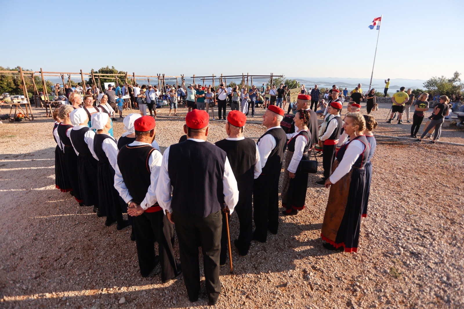 Na vidikovcu Kamenjak održava se 8. sajam “Luka i igara” Na vidikovcu Kamenjak održava se 8. sajam “Luka i igara”