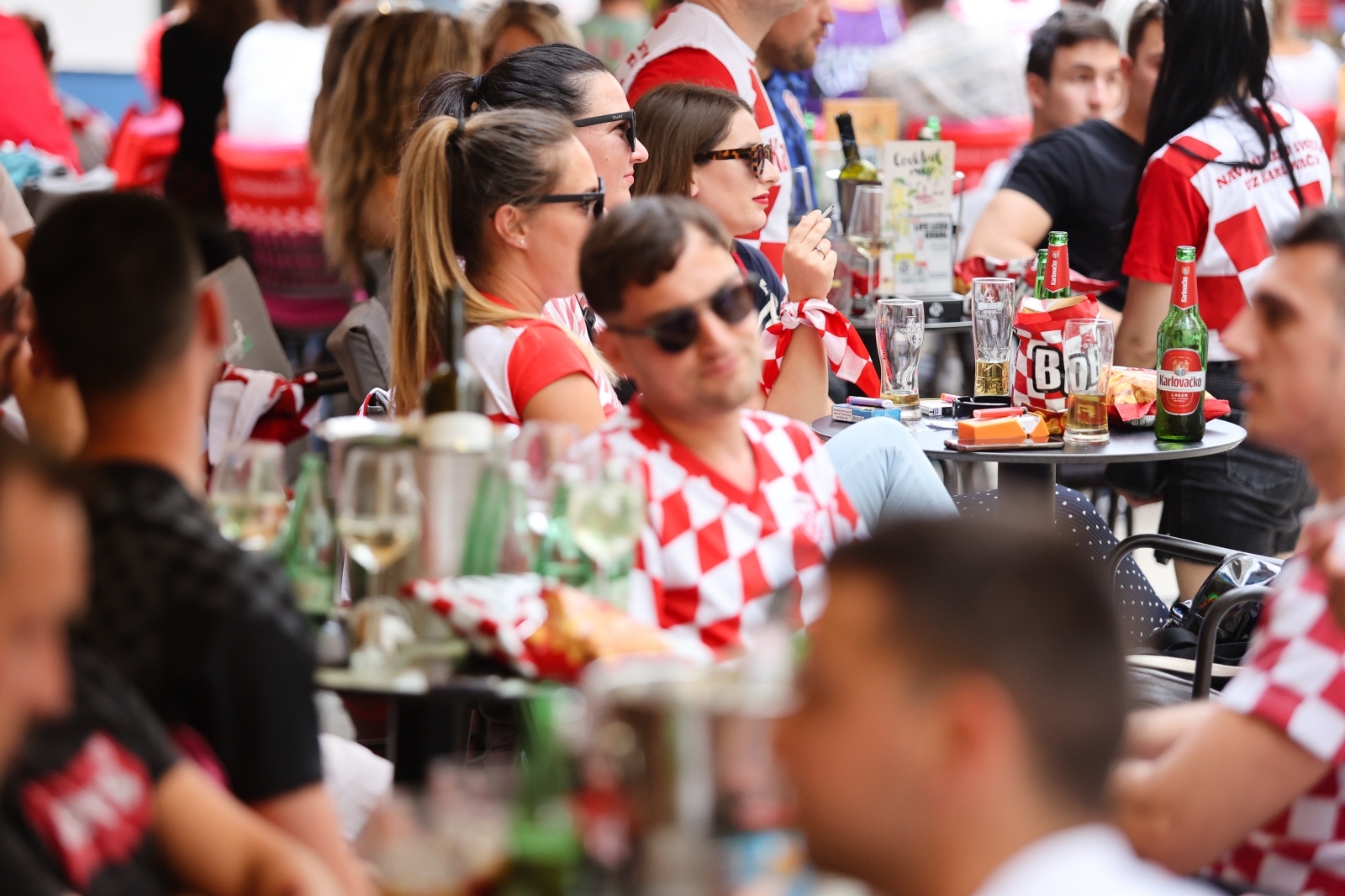 Navijači prate utakmicu Hrvatska – Engleska