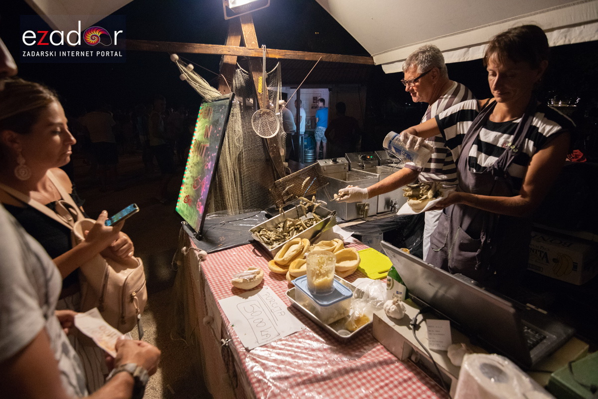 Započela 18. Noć punog miseca na zadarskoj rivi Započela 18. Noć punog miseca na zadarskoj rivi
