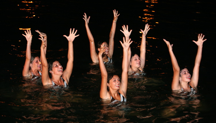 Zadar, 200811.
U Maraschino baru zapoceo je Nior festival. Festival je otvoren hrvatskom premijerom kratkometraznog filma ‘Mind Games’ redatelja Gavina Bonda. U filmu glume hrvatski top model Helena Sopar i Brian Geraghty (poznat po ulozi u Oscarom nagra Zadar, 200811.
U Maraschino baru zapoceo je Nior festival. Festival je otvoren hrvatskom premijerom kratkometraznog filma ‘Mind Games’ redatelja Gavina Bonda. U filmu glume hrvatski top model Helena Sopar i Brian Geraghty (poznat po ulozi u Oscarom nagra