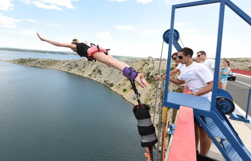 Mario Možnik otvorio bungee jumping sezonu na Masleničkom mostu, Photo: Hrvoje Jelavic/PIXSELL