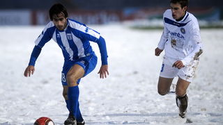 Karlovac, 271110.
Gradski stadion Karlovac
Nogometna utakmica 17. kola Prve HNL izmedju NK Karlovac i NK Zadar.
Na slici: igrac NK Karlovac Ante Batarelo u napadu protiv igraca NK Zadar Ivan-Anton Vasilja.
Foto: Sime Sokota / CROPIX Karlovac, 271110.
Gradski stadion Karlovac
Nogometna utakmica 17. kola Prve HNL izmedju NK Karlovac i NK Zadar.
Na slici: igrac NK Karlovac Ante Batarelo u napadu protiv igraca NK Zadar Ivan-Anton Vasilja.
Foto: Sime Sokota / CROPIX