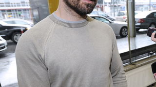 Ljubljana, 071110.
Danas je na ljubljansku zracnu luku Brnik stigao glumac Halit Ergenc poznatiji kao Onur iz sapunice 1001 noc. Stigao je avionom Turkisch airlinesa iz Istanbula.
Na slici: poznati glumac poznatiji kao Onur dao je izjave novinarima.
Foto: Ljubljana, 071110.
Danas je na ljubljansku zracnu luku Brnik stigao glumac Halit Ergenc poznatiji kao Onur iz sapunice 1001 noc. Stigao je avionom Turkisch airlinesa iz Istanbula.
Na slici: poznati glumac poznatiji kao Onur dao je izjave novinarima.
Foto: