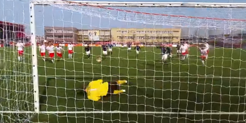 Edwin van der Sar se vratio na gol i odmah obranio penal Edwin van der Sar se vratio na gol i odmah obranio penal