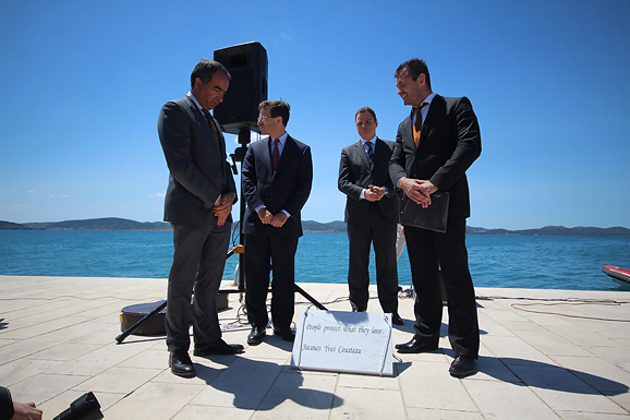 Svečanost polaganja J. Y. Costeau memorijalne ploče na Morskim orguljama