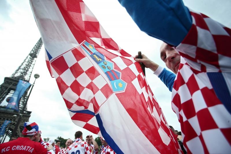 Euro 2016: Hrvatski navijači napravili fenomenalnu atmosferu u Parizu. Photo: Sanjin Strukić/PIXSELL Euro 2016: Hrvatski navijači napravili fenomenalnu atmosferu u Parizu. Photo: Sanjin Strukić/PIXSELL