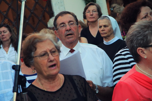 Proslava blagdana Velike Gospe: središnja večernja misa i procesija ulicama Belafuže Proslava blagdana Velike Gospe: središnja večernja misa i procesija ulicama Belafuže