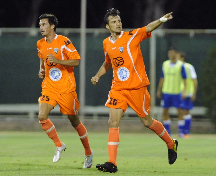 Sibenik, 200811.
Susret 5. kola 1. HNL izmedju Sibenika i Zadra.
Na slici: slavlje  Drazena Jelica, strijelac izjednacujuceg pogotka za Sibenik.
Foto: Paun Paunovic  / CROPIX